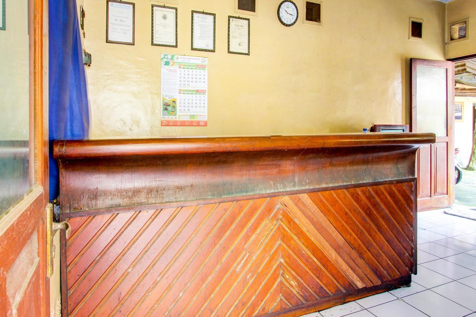 Spot On 92336 Hotel Sukowati Surakarta  Luaran gambar