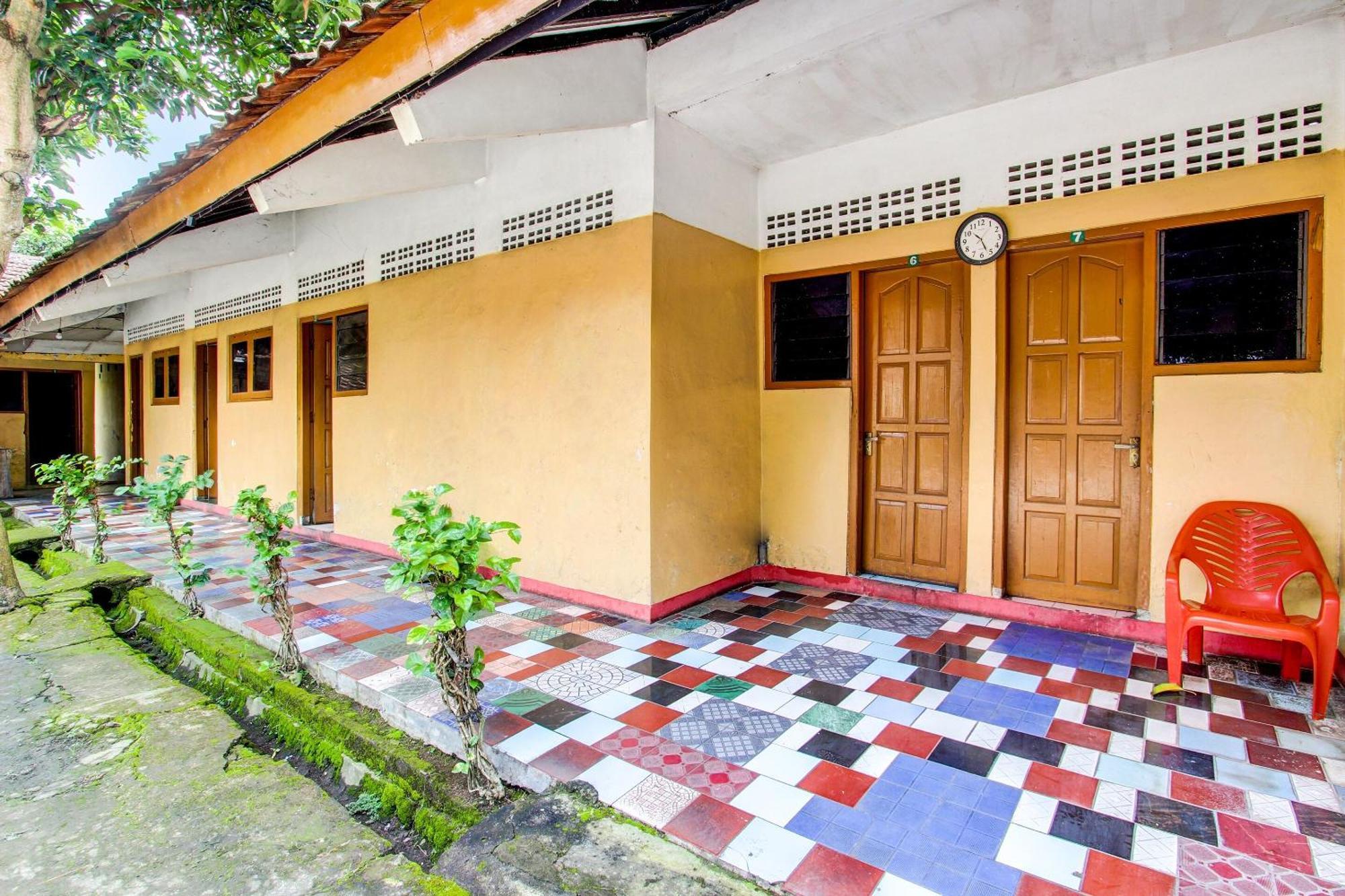 Spot On 92336 Hotel Sukowati Surakarta  Luaran gambar